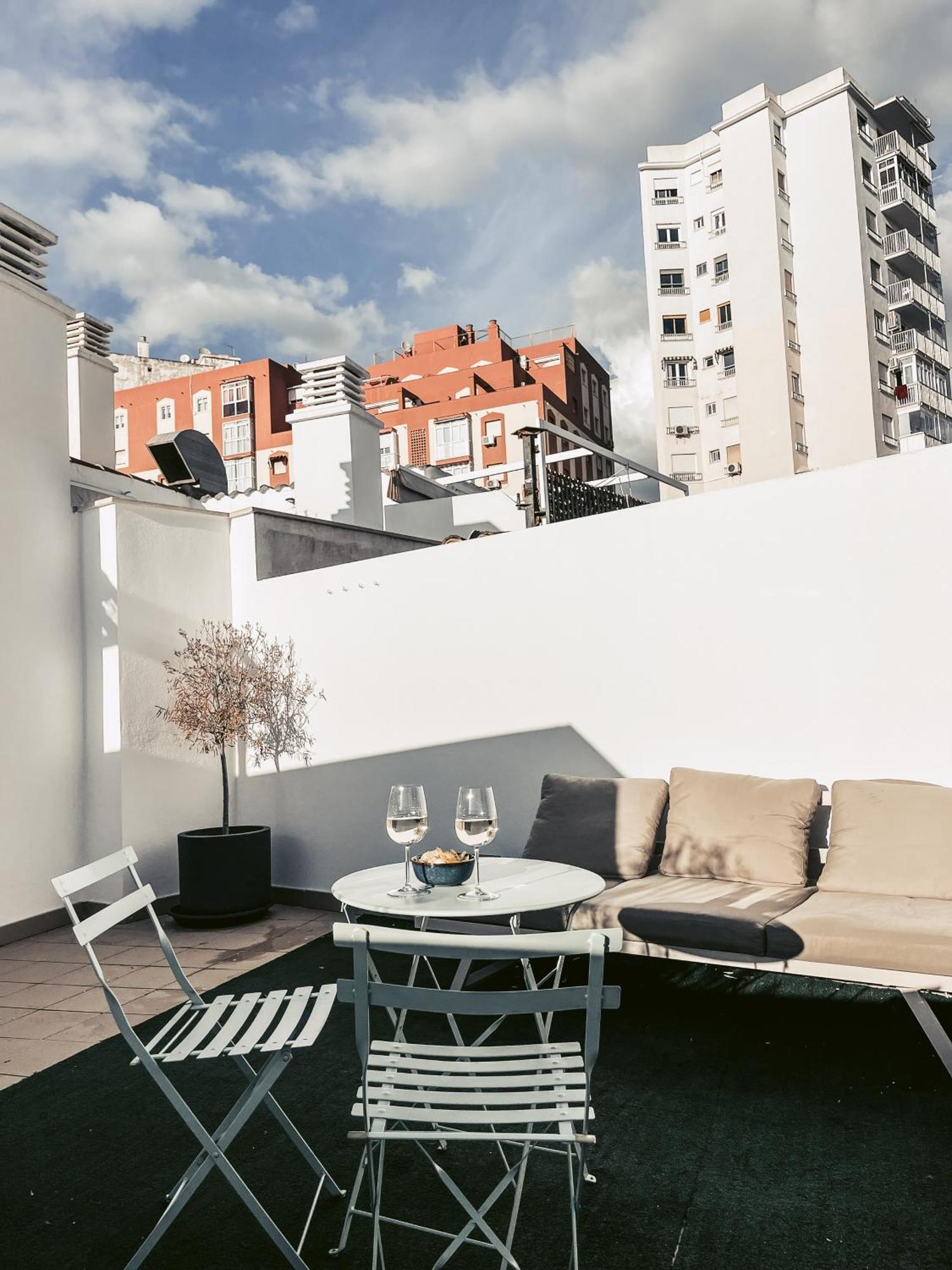 Centric Elegant & Private Terrace Apartment *
